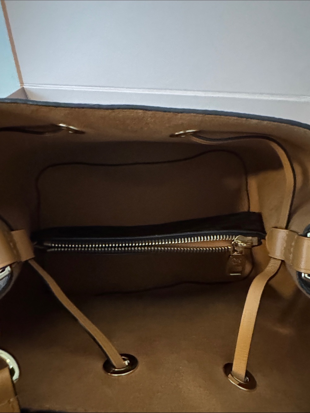 Louis Vuitton Damier Ebene Brown Tote with Pouch - Picture 6 of 10